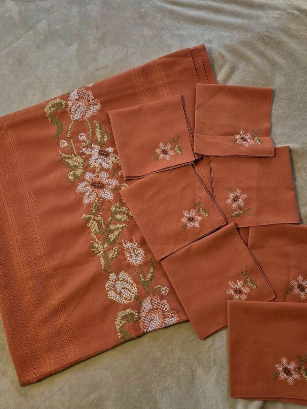 8pc. Vtg. Cross-Stitch Embroidered Floral Tablecloth And Napkin Set